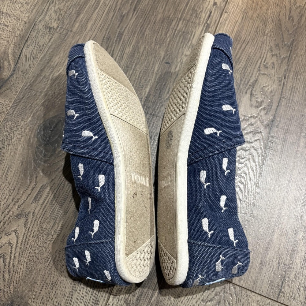 TOMS Oceana Shoes Womens Size 6.5‎ Blue Whale Print Canvas Slip On Flats - Picture 7 of 9